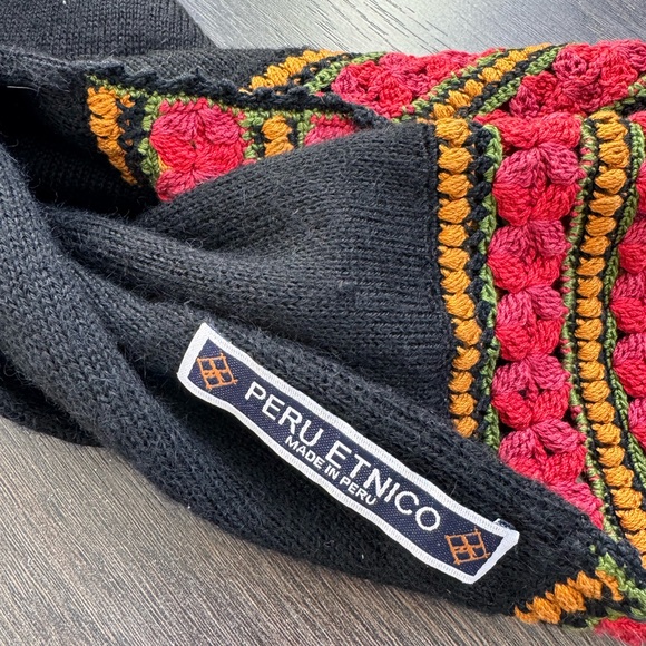 Wool and crochet scarf Made in Peru - Picture 5 of 5